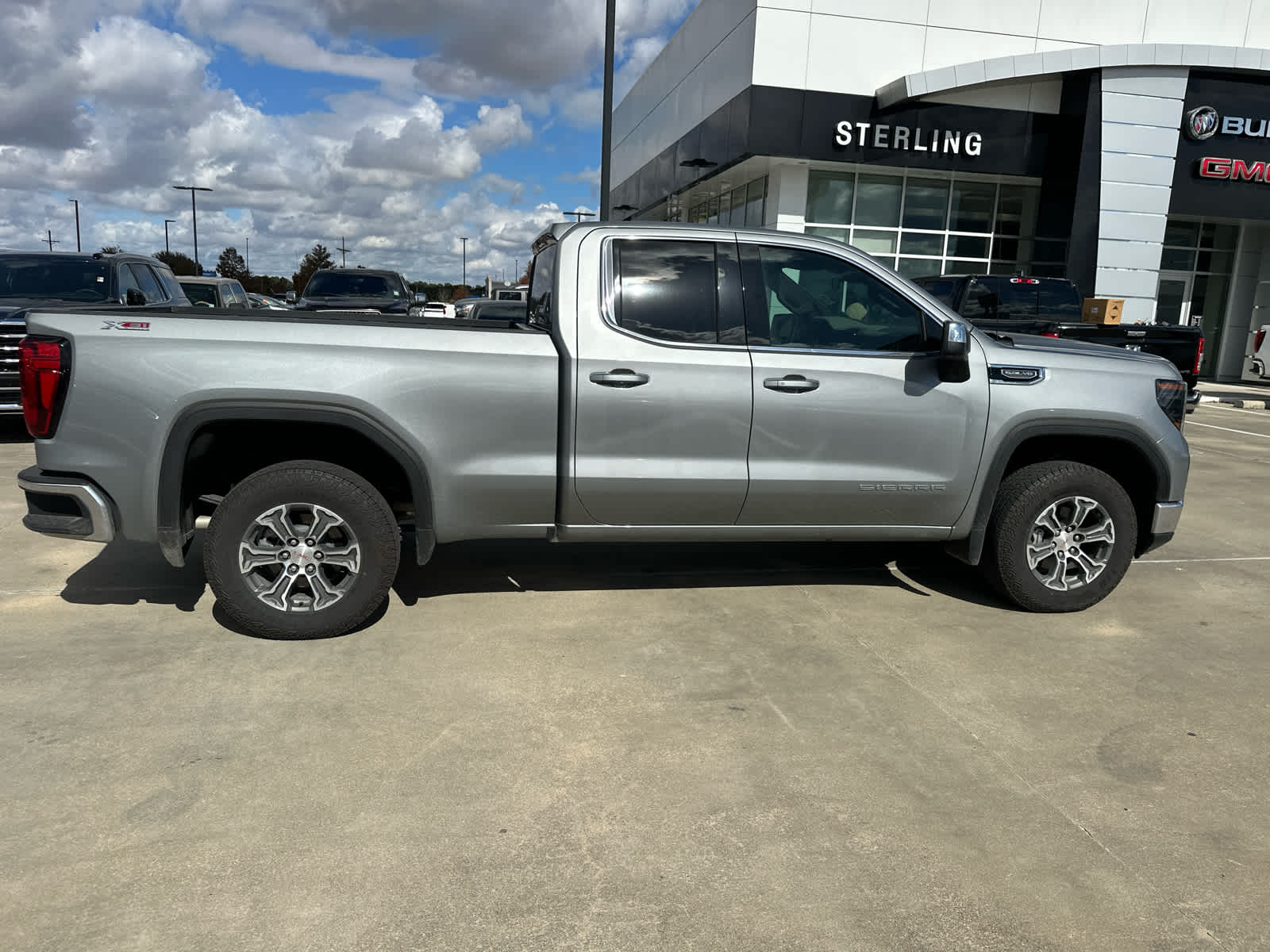 2024 GMC Sierra 1500 SLE's photo