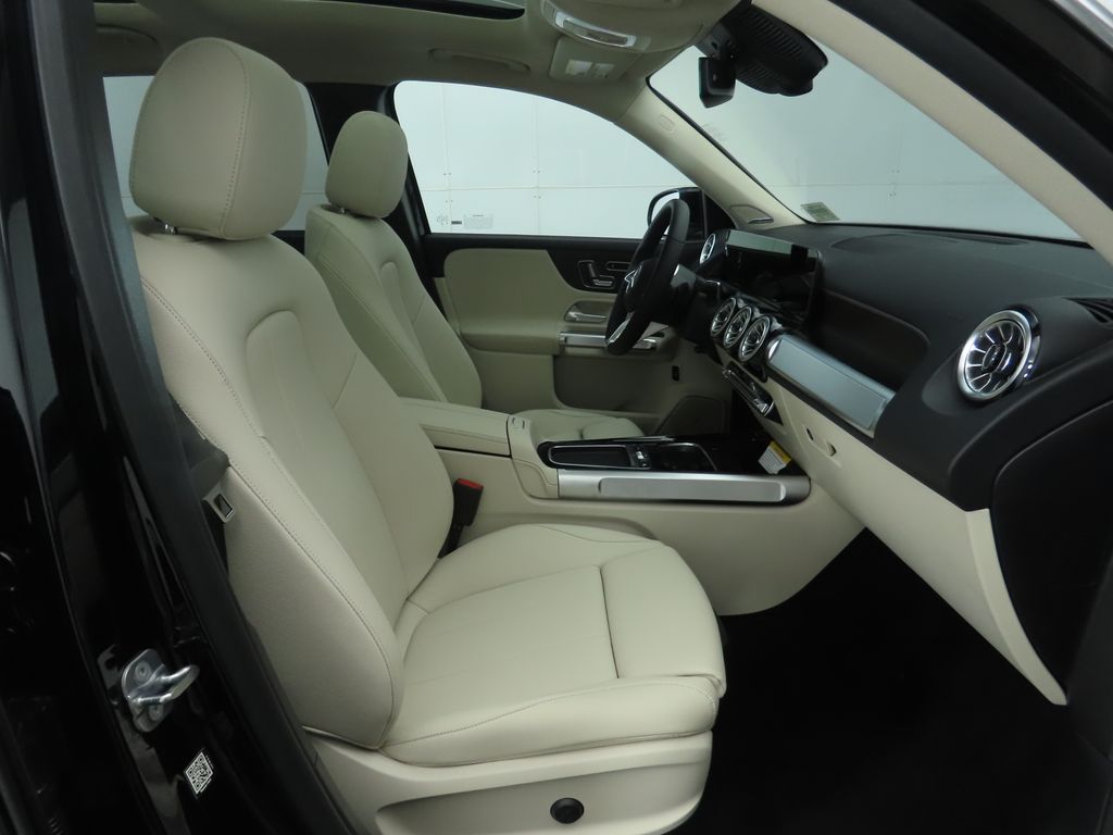 2026 Mercedes Benz GLB 250 photo 19