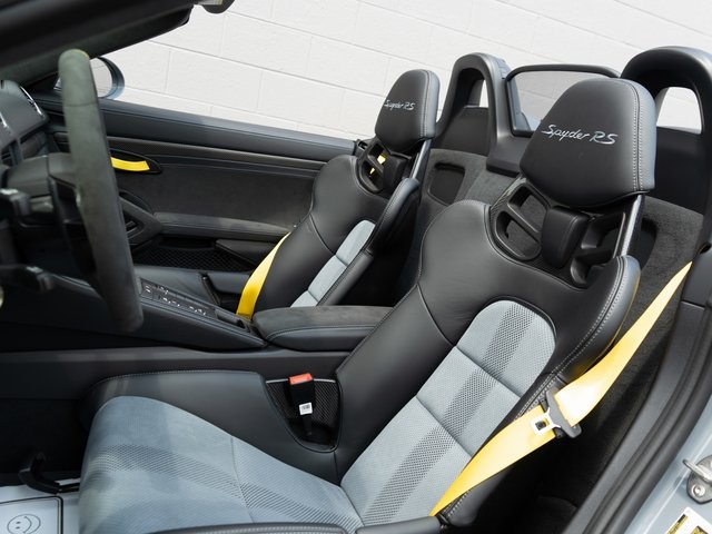 2025 Porsche Boxster Spyder photo 5