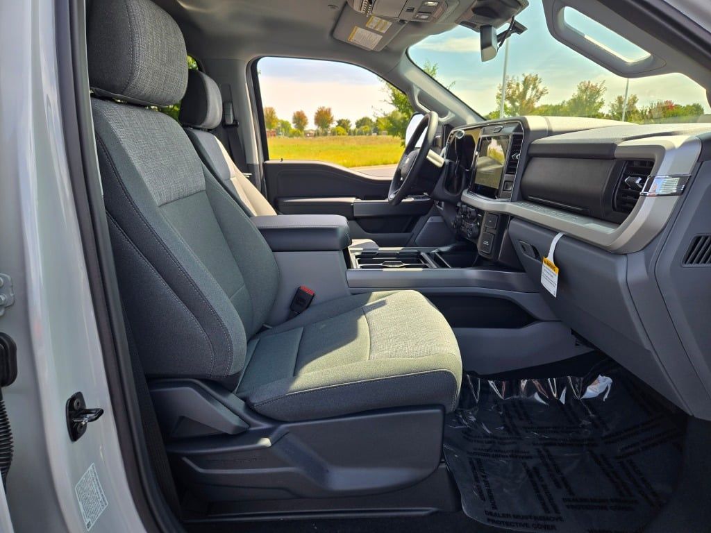 2026 Ford F-350 XLT photo 5