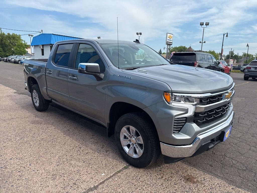 2025 Chevrolet Silverado 1500 LT photo 4