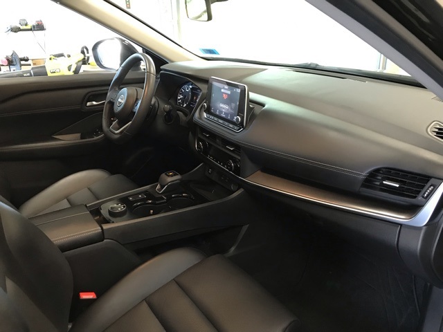 2024 Nissan Rogue SV photo 13