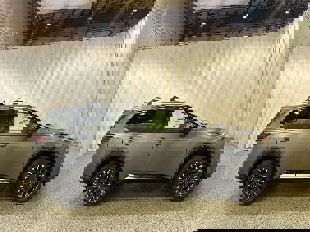 2026 Nissan Rogue Platinum photo 3