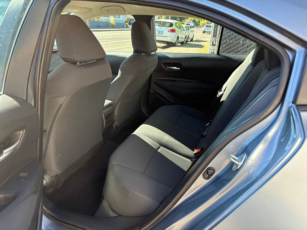 2021 Toyota Corolla LE photo 25