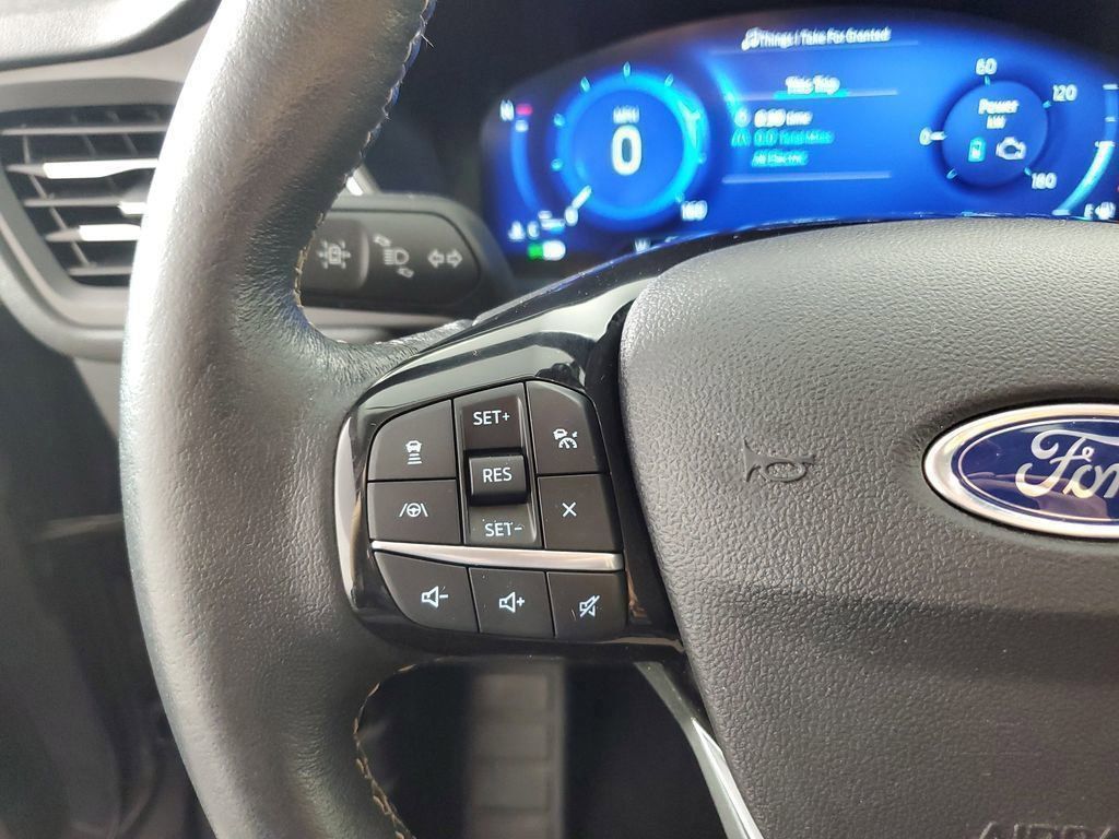 2022 Ford Escape Titanium Hybrid photo 22