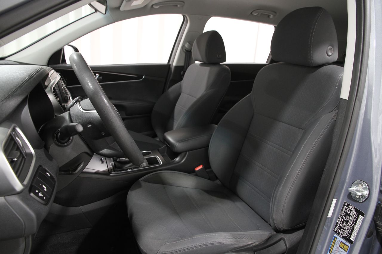 2020 Kia Sorento LX photo 5