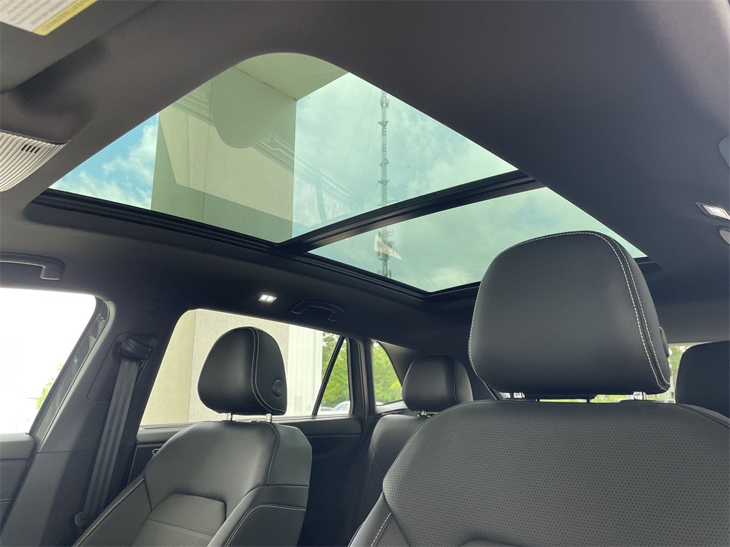 2025 Volkswagen Atlas Cross Sport SEL R-Line photo 26