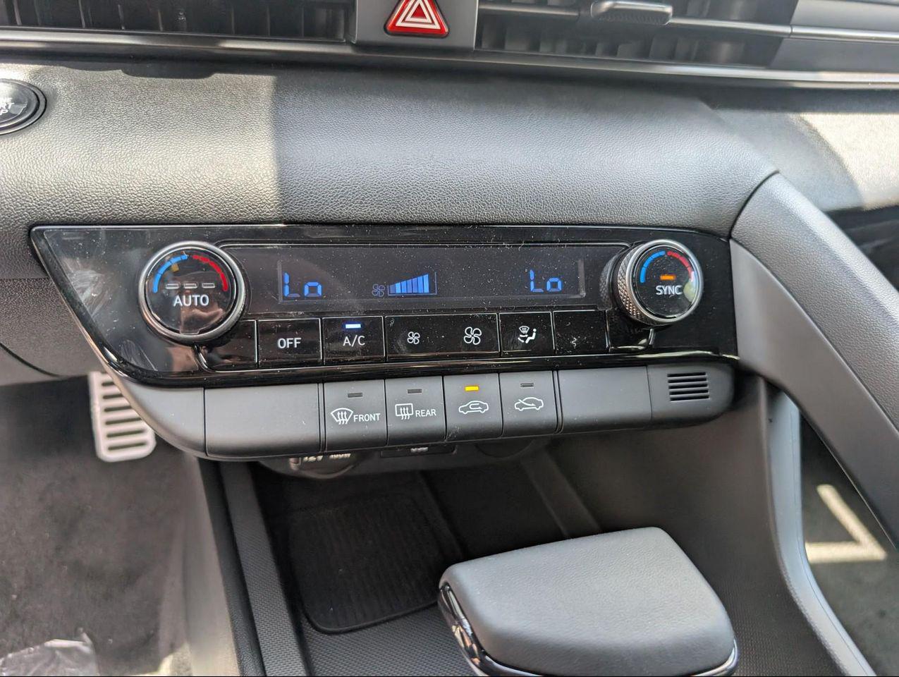 2025 Hyundai Elantra SEL Sport photo 10