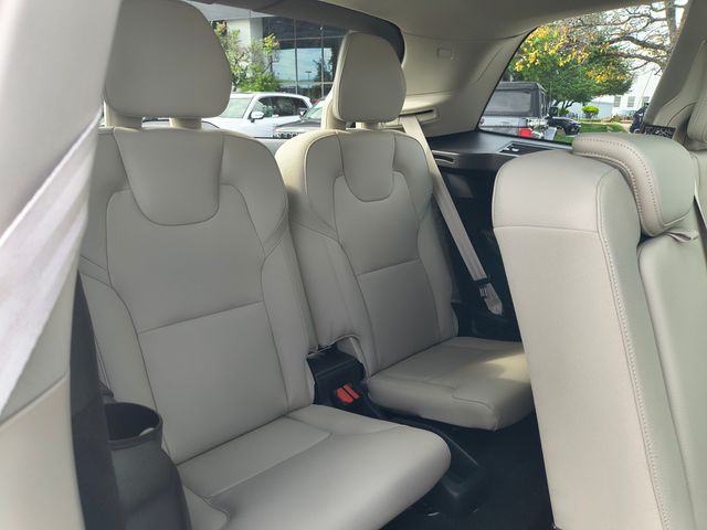 2022 Volvo XC90 T5 Momentum photo 23
