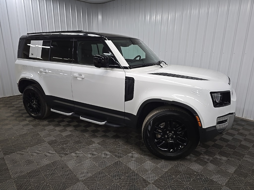 2024 Land Rover Defender S's photo