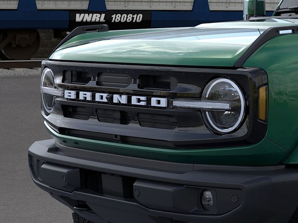 2025 Ford Bronco Outer Banks photo 17