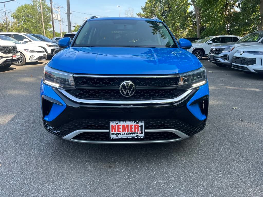 2022 Volkswagen Taos SE photo 3