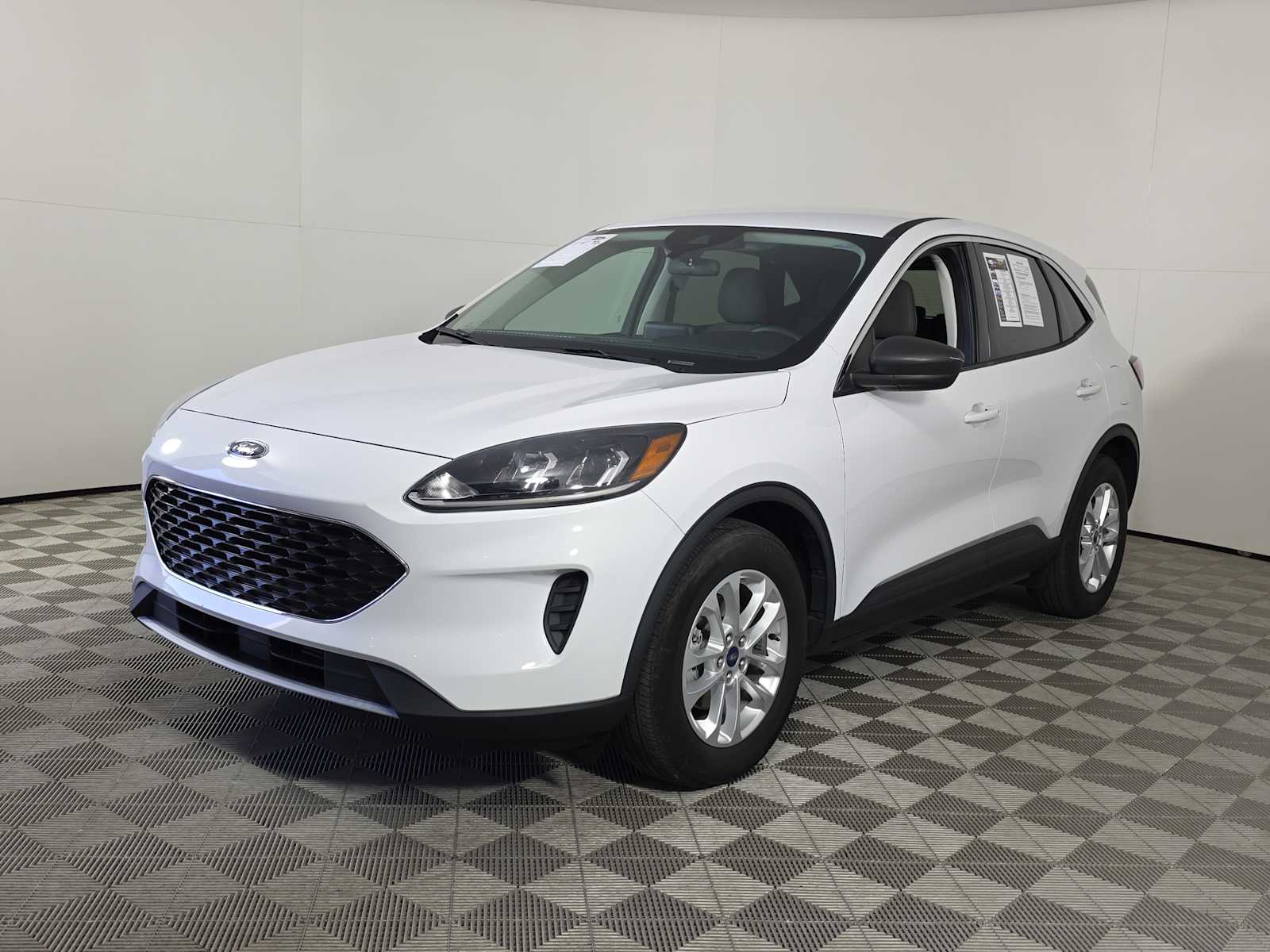 2022 Ford Escape SE photo 2