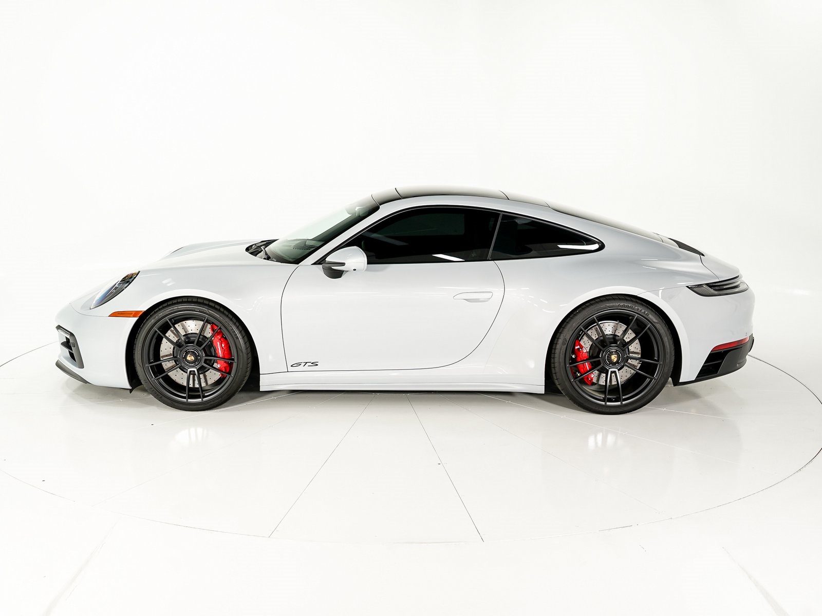 2024 Porsche 911 GTS photo 2
