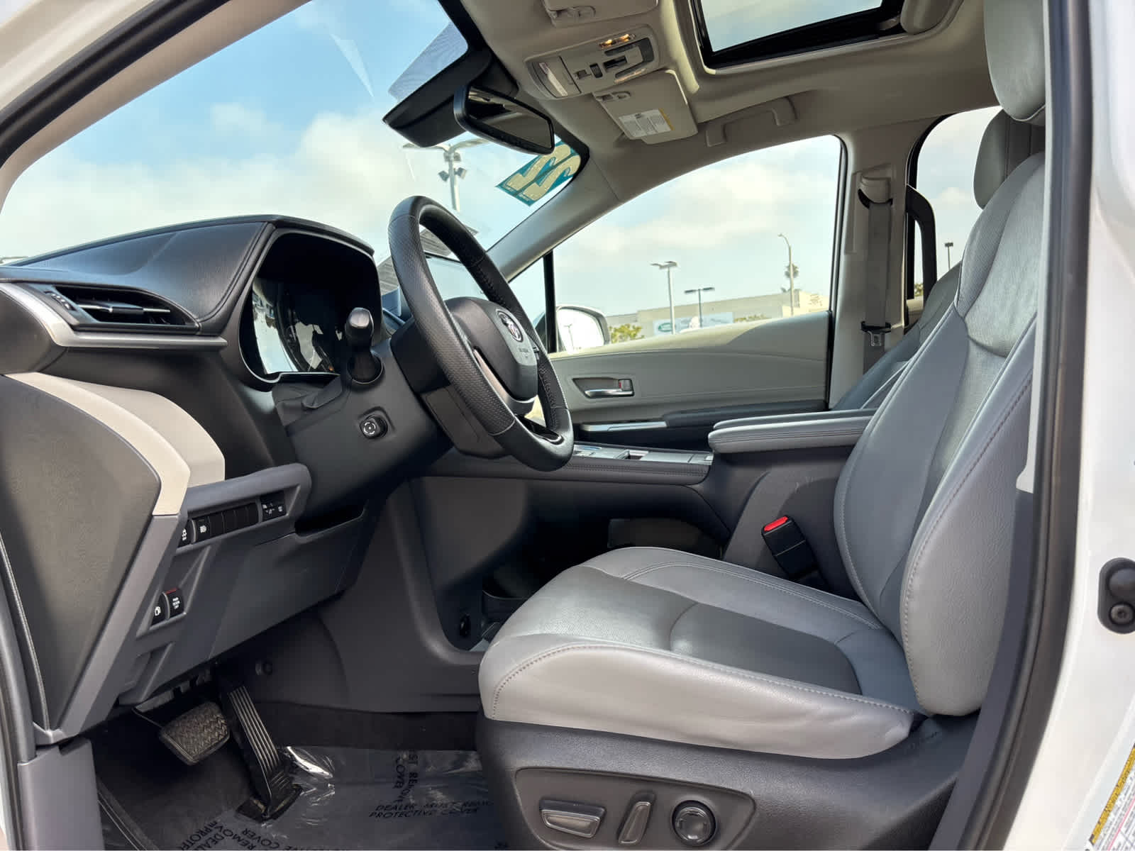 2022 Toyota Sienna Limited photo 14