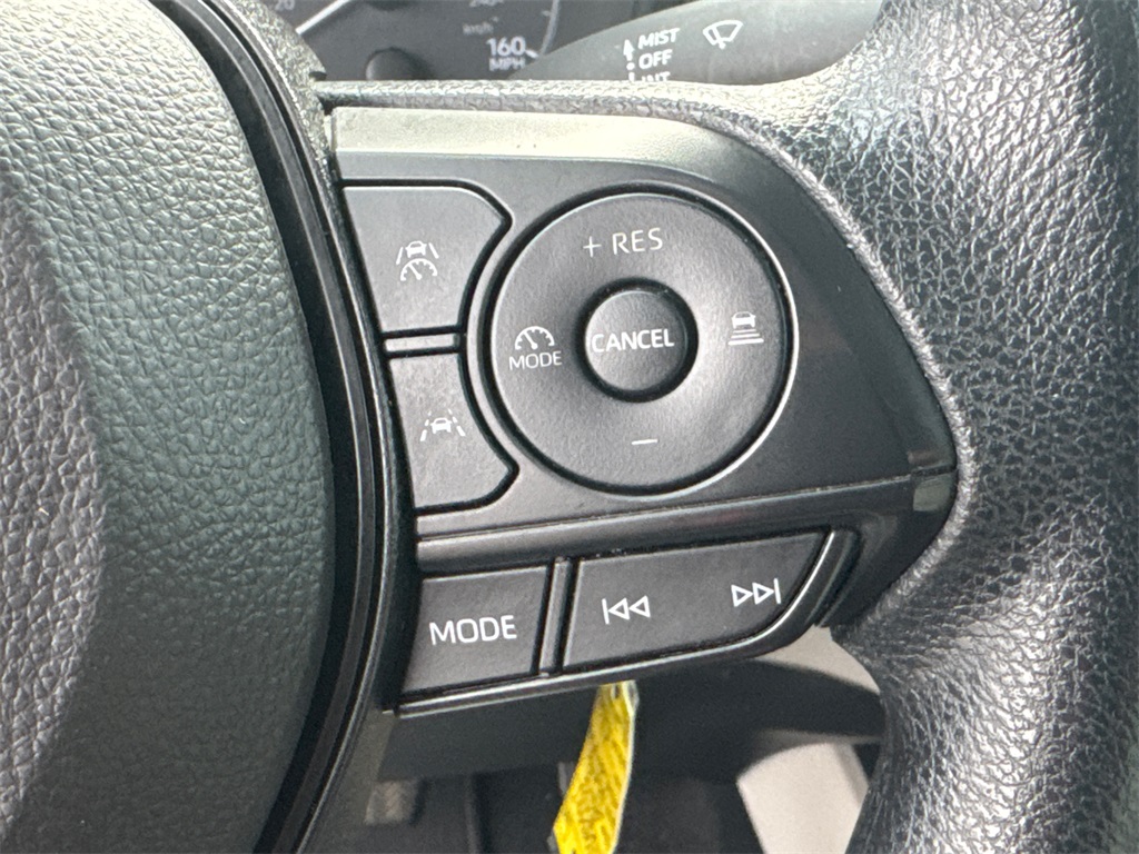 2024 Toyota Corolla Cross L photo 23