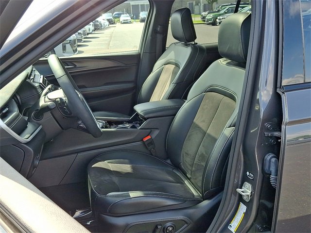 2023 Jeep Grand Cherokee Altitude photo 10