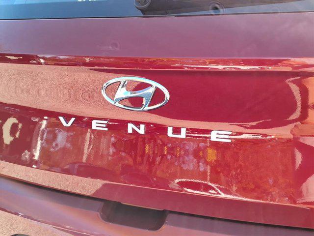 2026 Hyundai Venue SEL photo 3