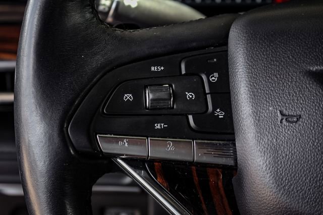 2022 Cadillac Escalade Luxury photo 12