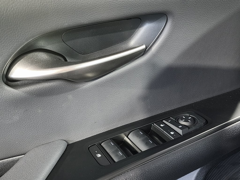 2025 Lexus UX photo 12