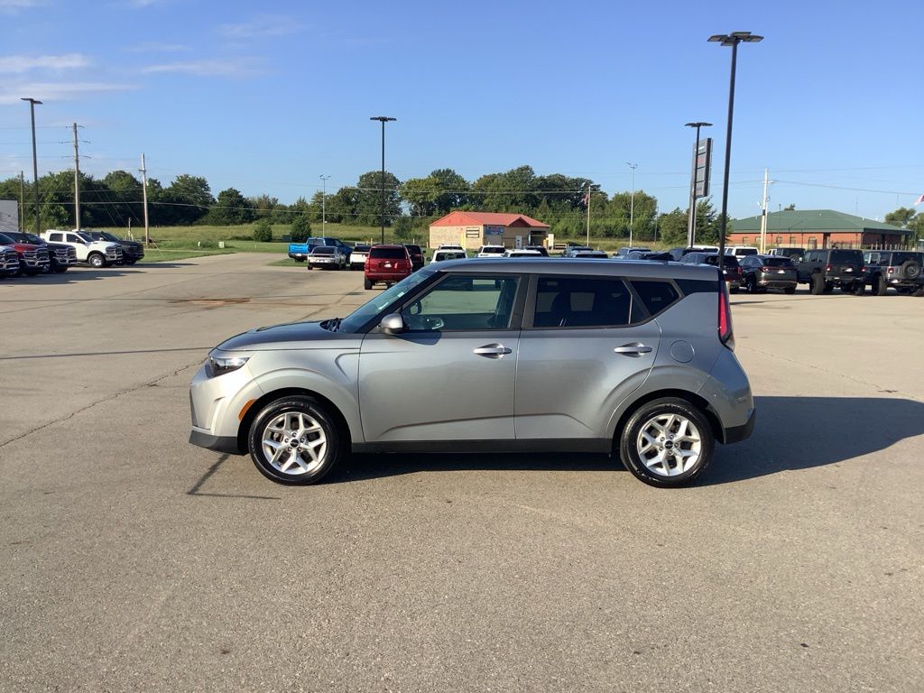 2024 Kia Soul LX photo 4
