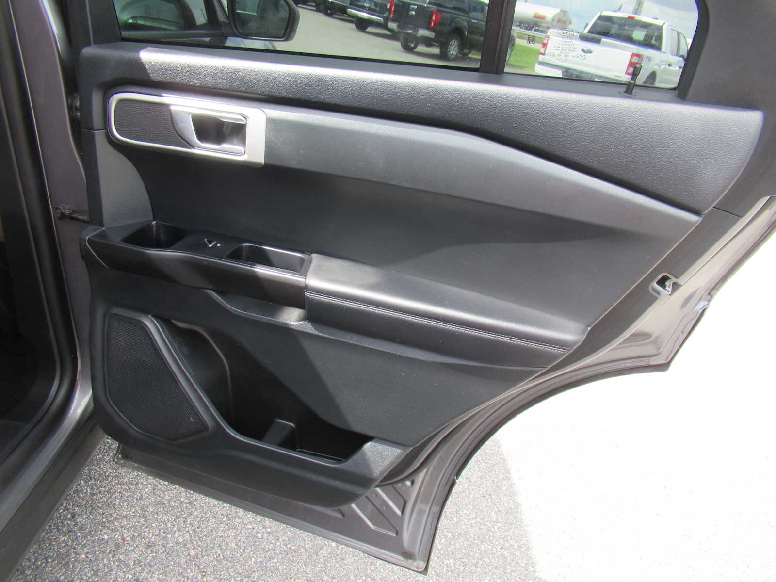 2021 Ford Explorer Base photo 13