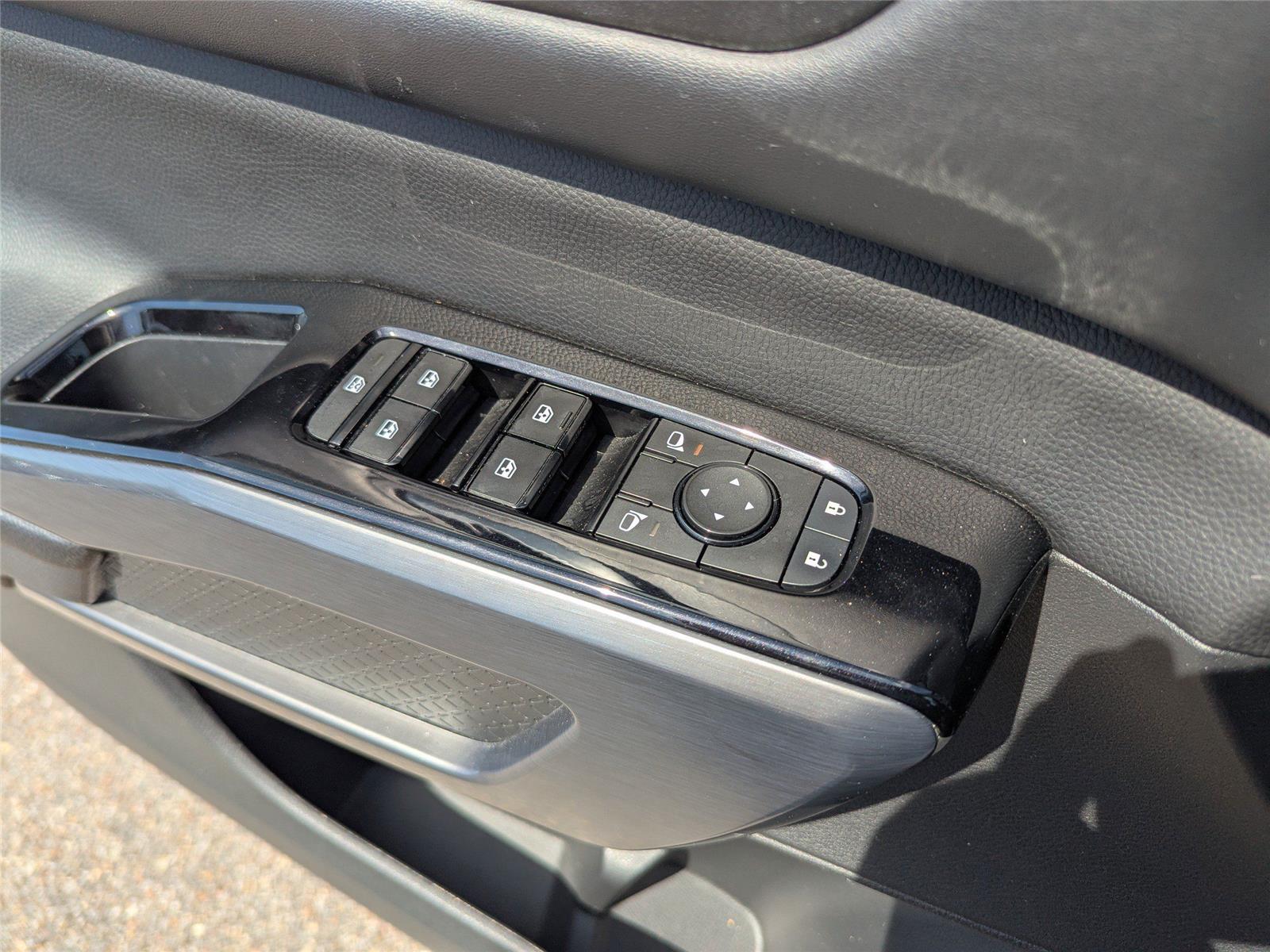 2023 Nissan Pathfinder SL photo 19