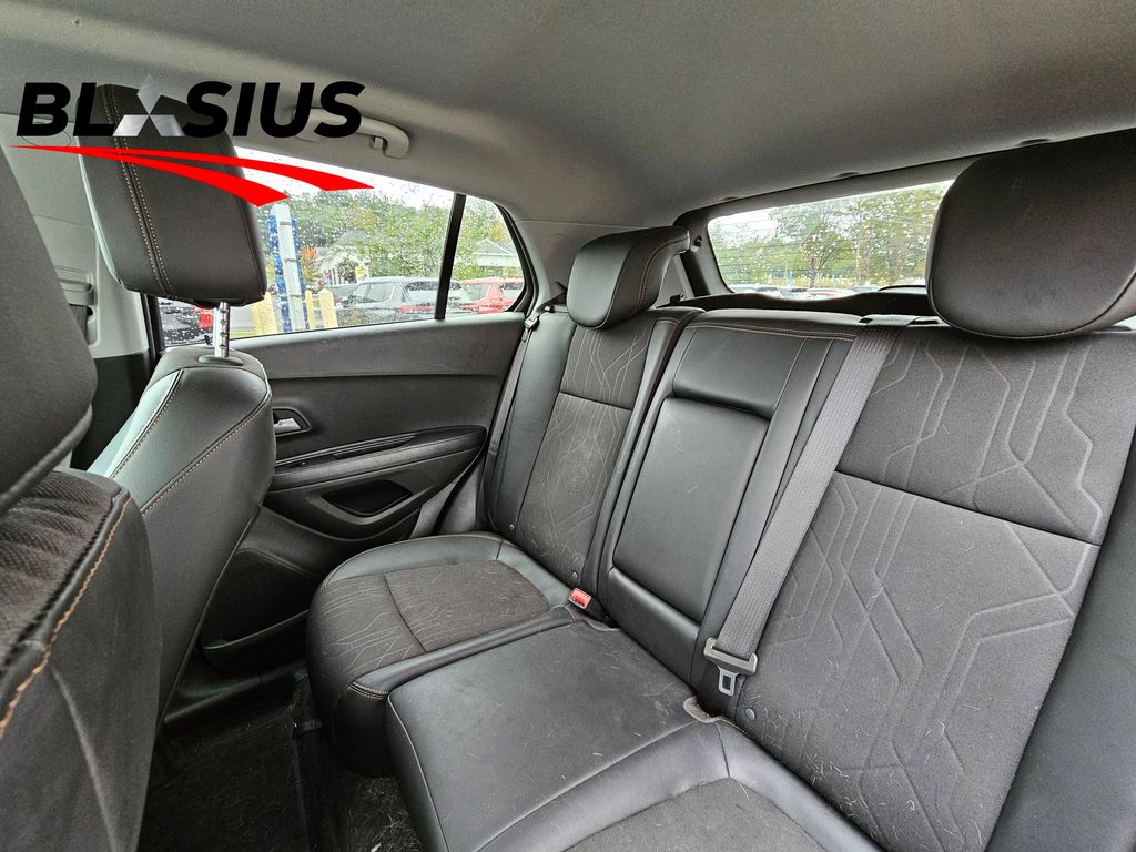 2022 Chevrolet Trax LT photo 14