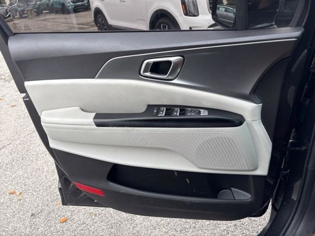 2023 Kia Carnival LX photo 20