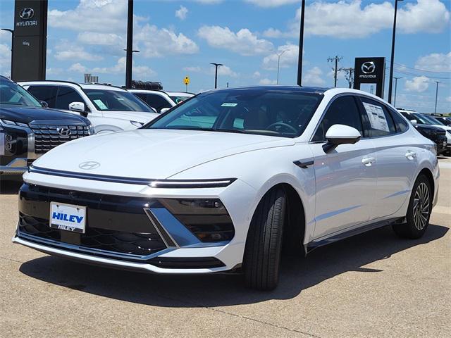 2025 Hyundai Sonata Hybrid Limited photo 2