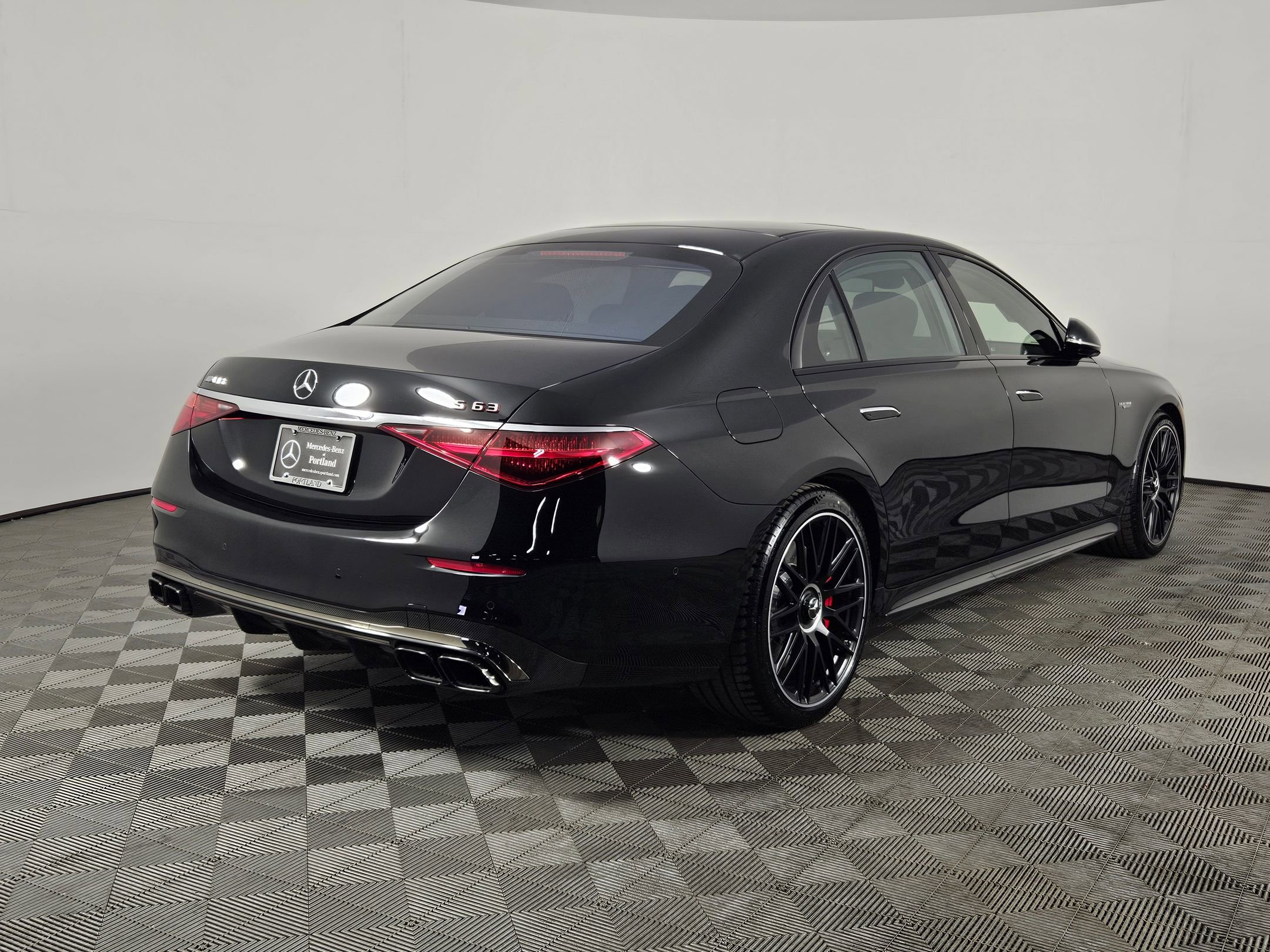 2025 Mercedes Benz S AMG 63 e 4MATIC photo 5