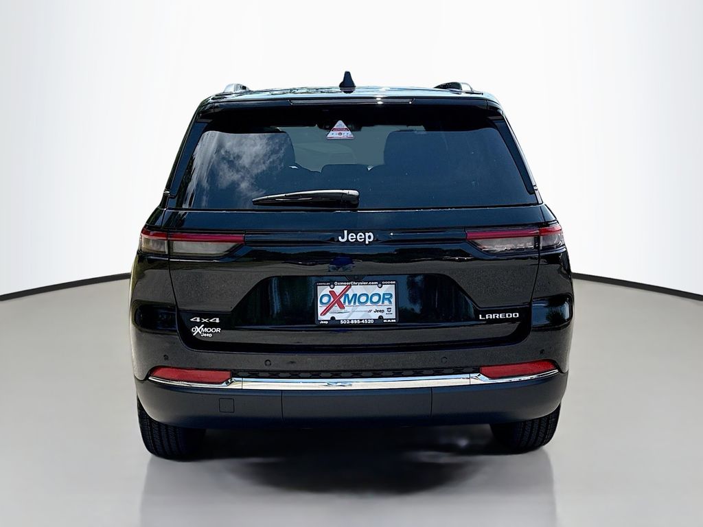 2025 Jeep Grand Cherokee Laredo photo 3