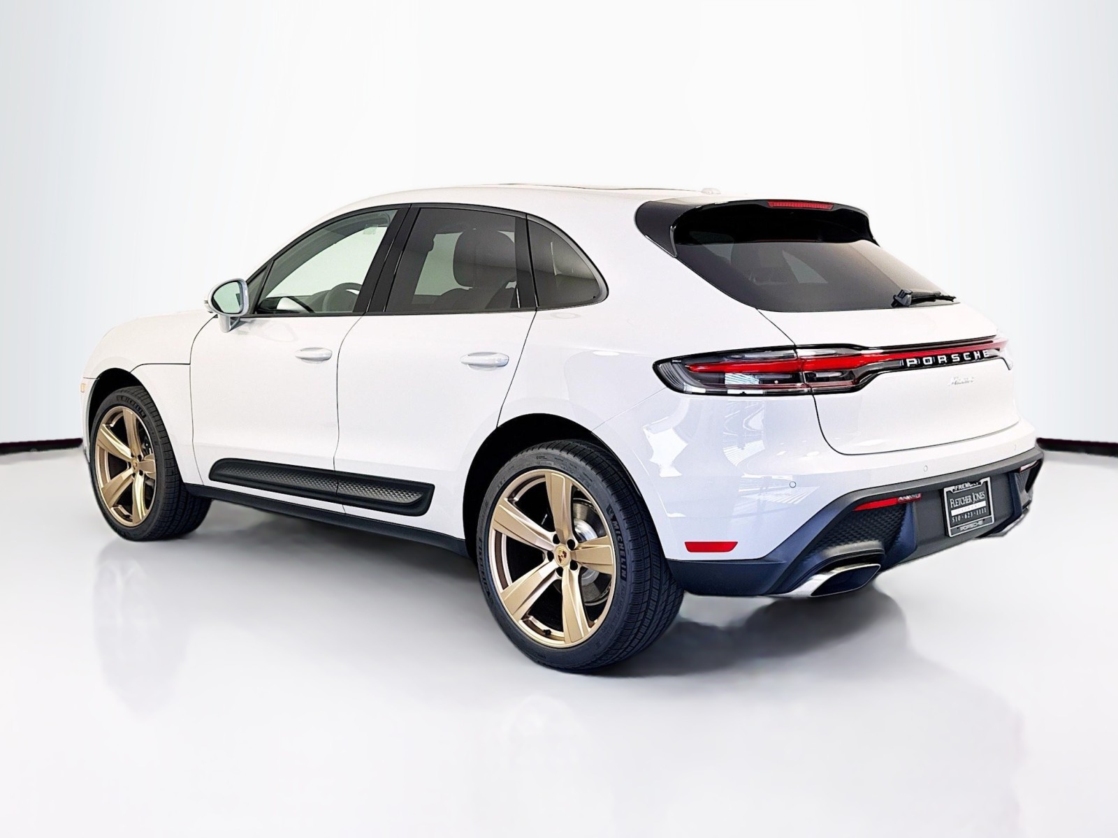 2025 Porsche Macan T photo 3