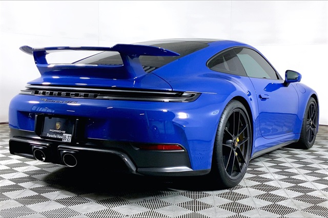 2025 Porsche 911 GTS photo 9