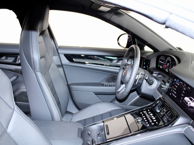 2025 Porsche Panamera 4 photo 27