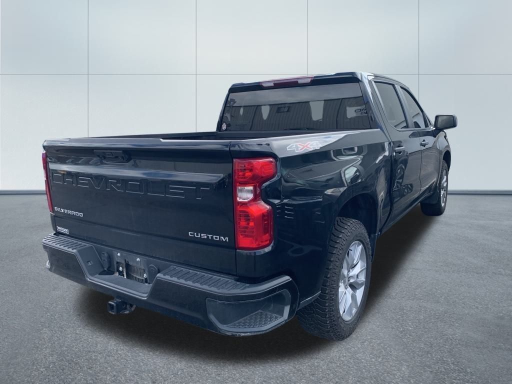 2022 Chevrolet Silverado 1500 Custom photo 2