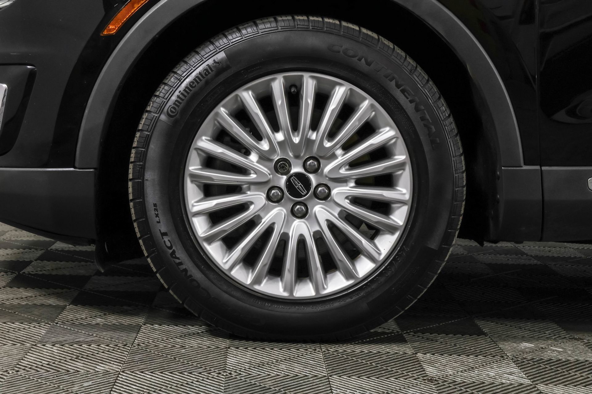 2019 Lincoln Nautilus Standard photo 4