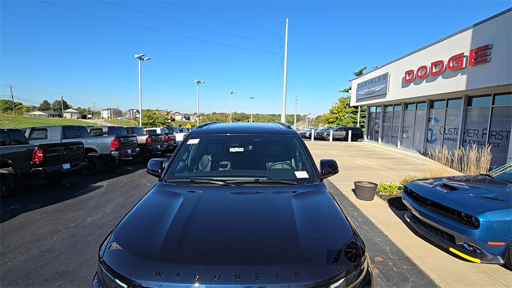 2025 Jeep Wagoneer L Series II photo 4