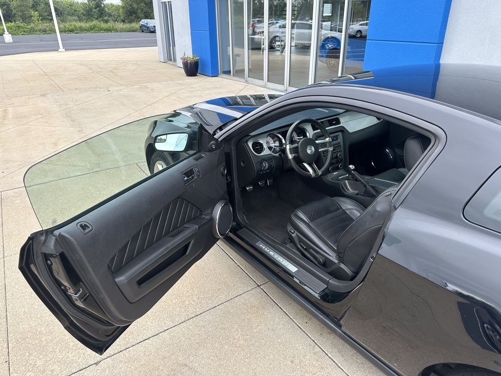 2011 Ford Mustang V6 Premium photo 10
