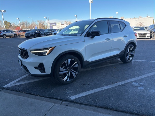 2025 Volvo XC40 Plus