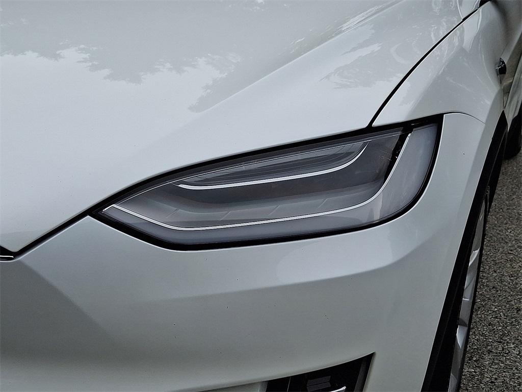 2020 Tesla Model X Long Range photo 9