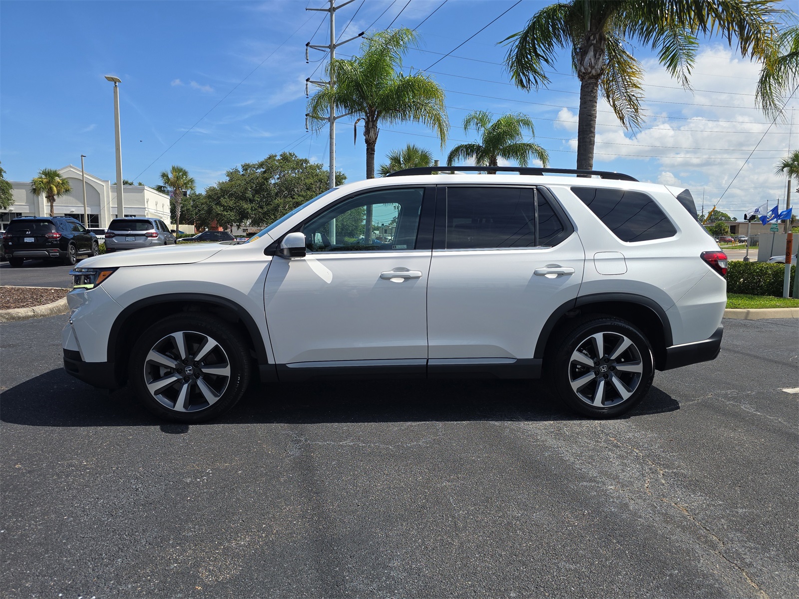 2023 Honda Pilot Touring photo 4