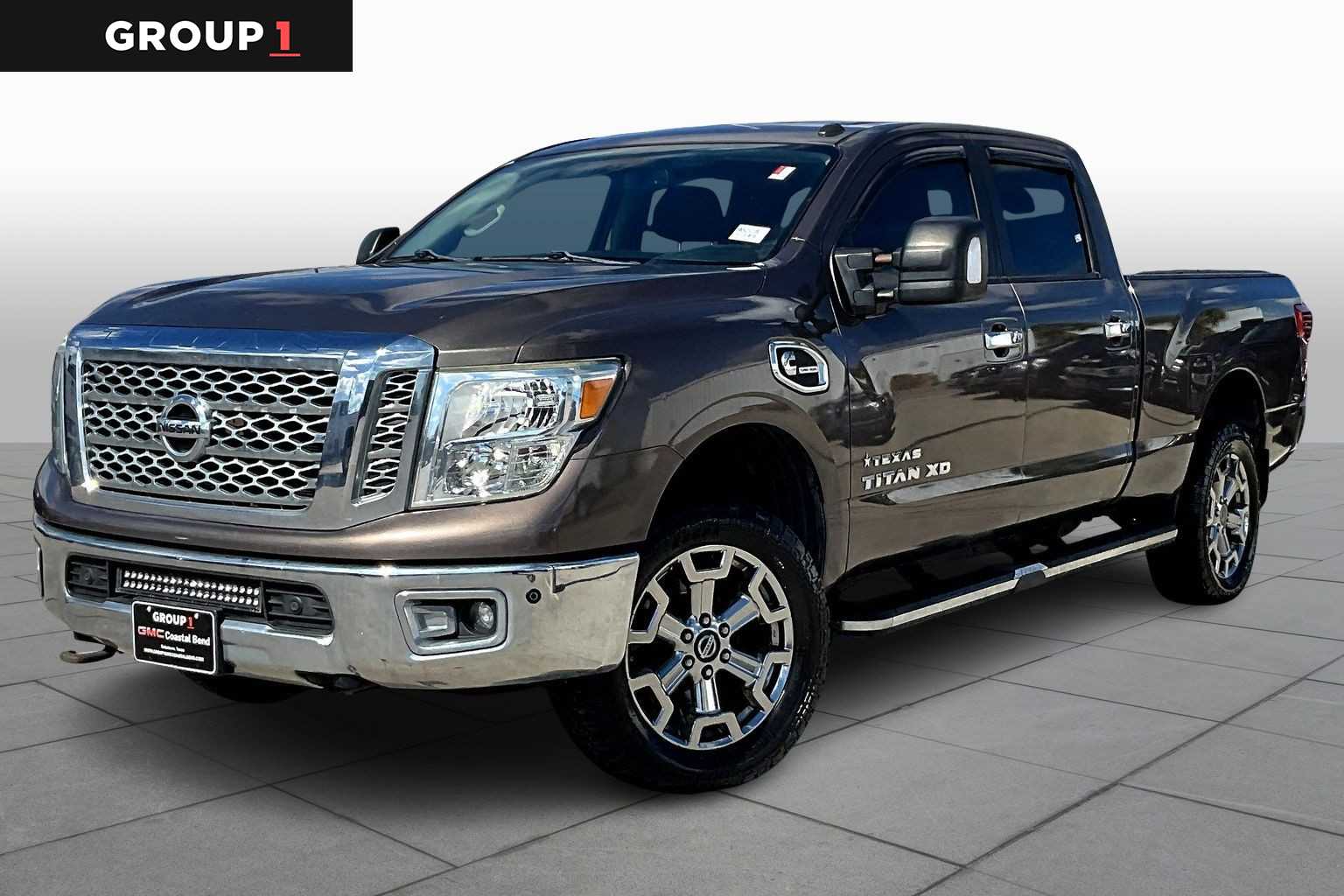 2017 Nissan Titan XD SV's photo