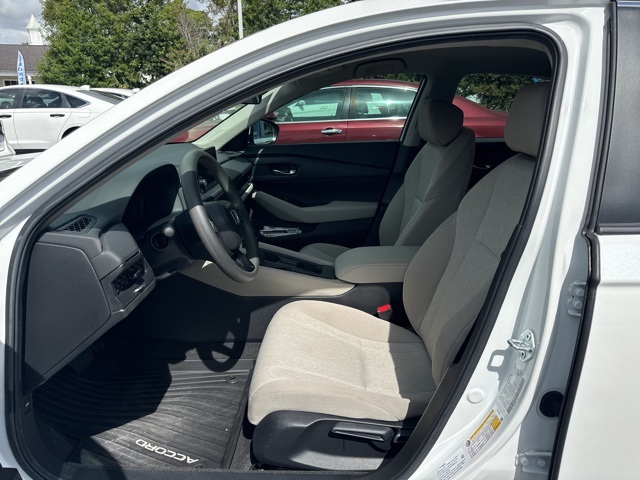 2025 Honda Accord LX photo 7