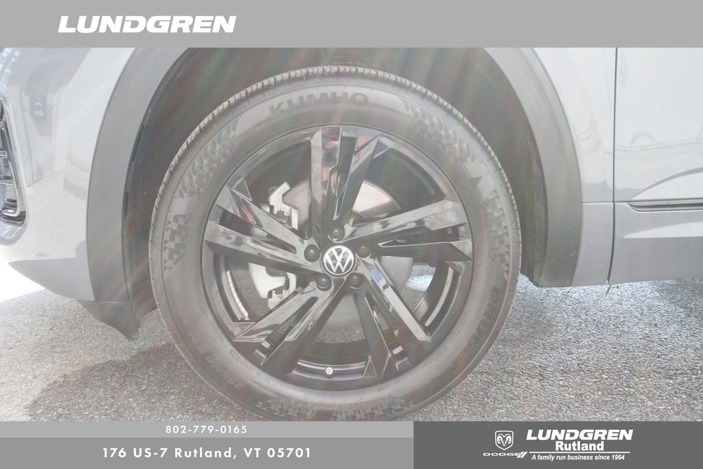 2025 Volkswagen Atlas Cross Sport SEL R-Line photo 32