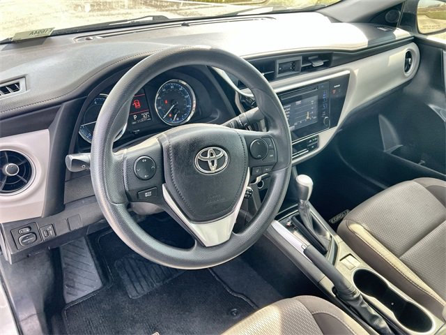 2017 Toyota Corolla LE photo 3