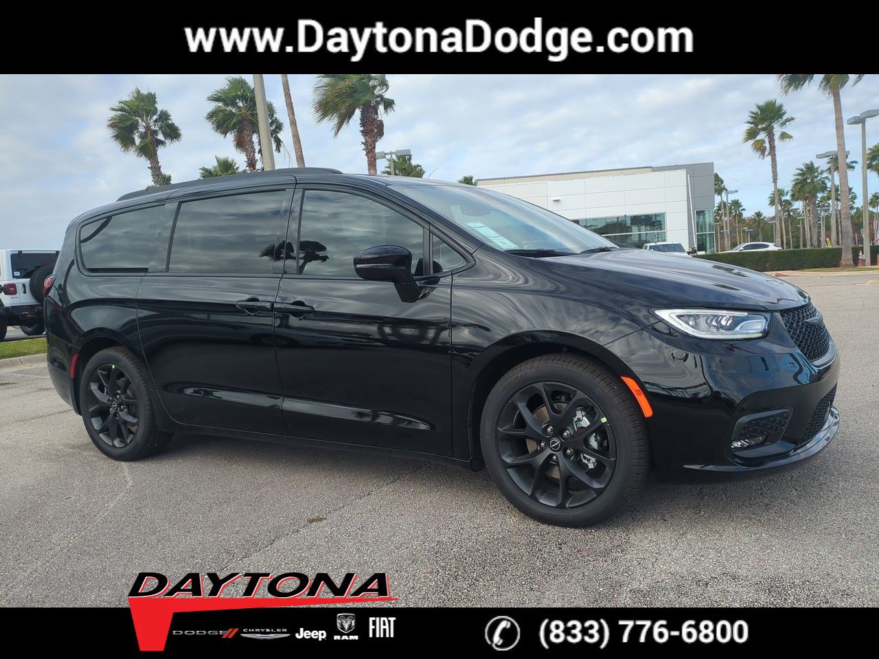 2026 Chrysler Pacifica Limited's photo