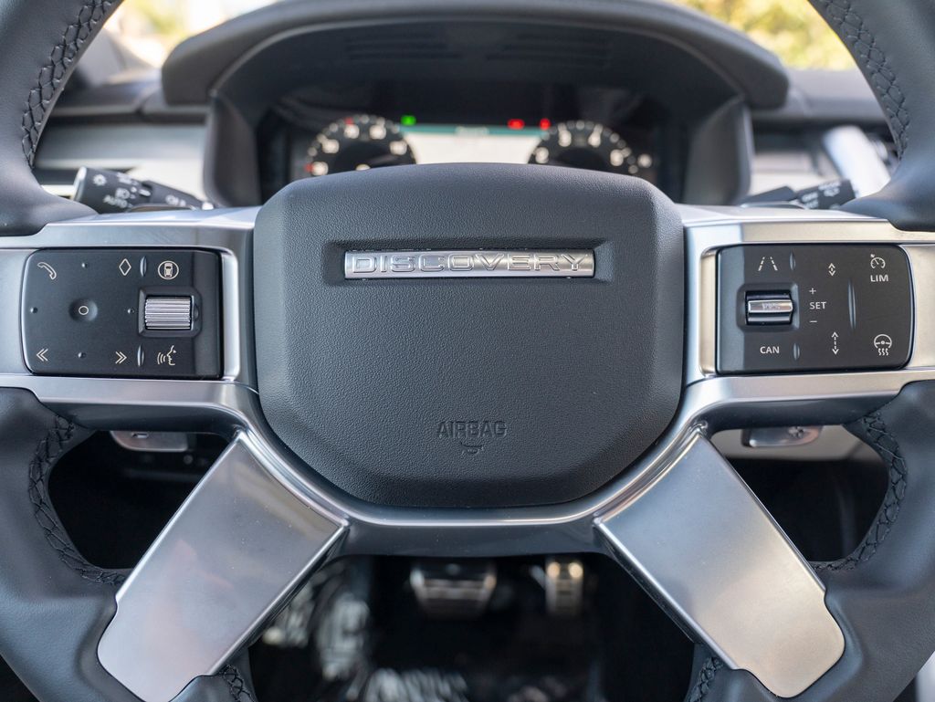 2024 Land Rover Discovery SE photo 14