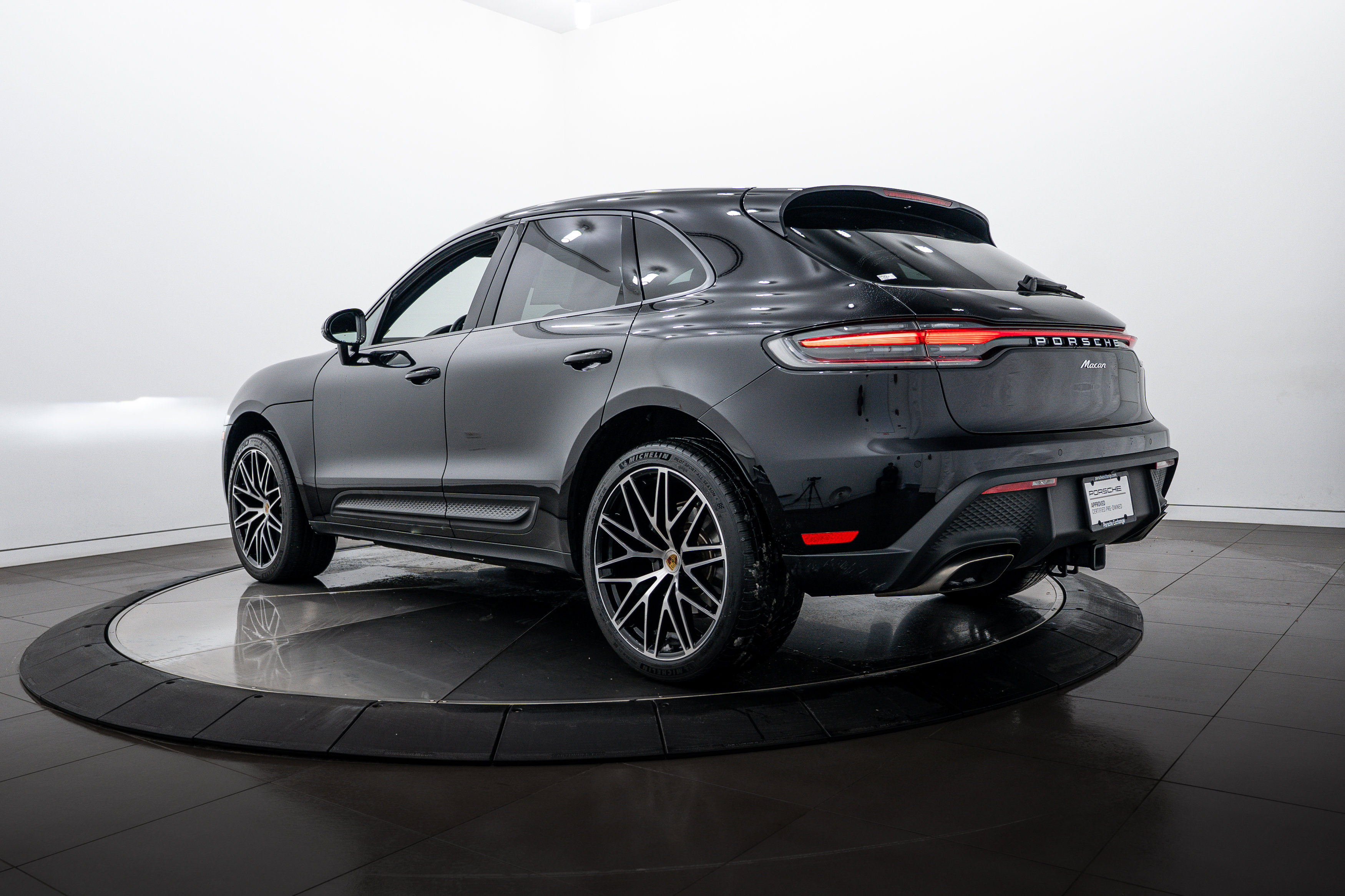 2022 Porsche Macan photo 3