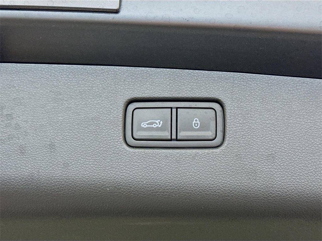 2023 Genesis Electrified GV70 Advanced photo 18